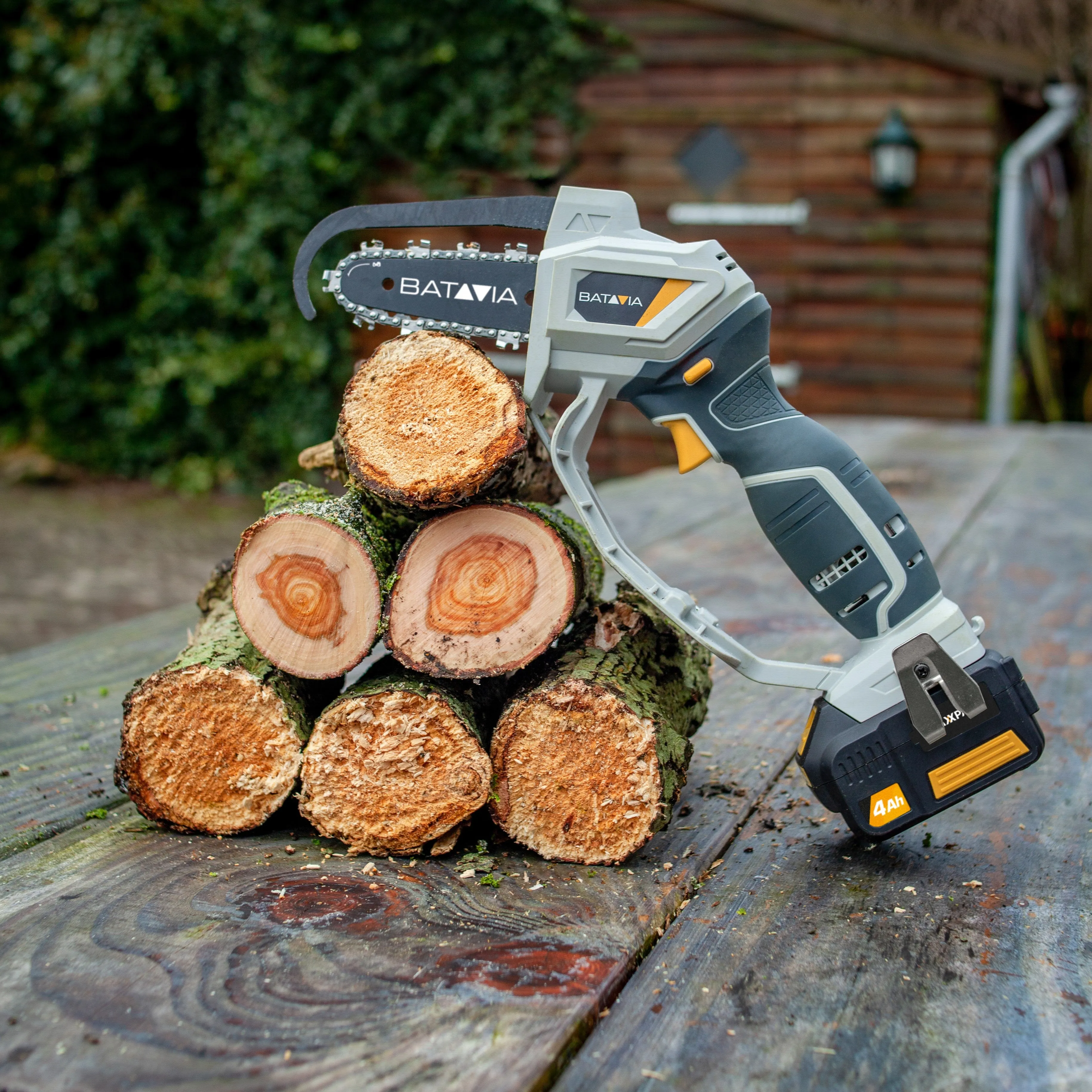 18V Nexxsaw V2.2 Cordless One-Hand Chainsaw