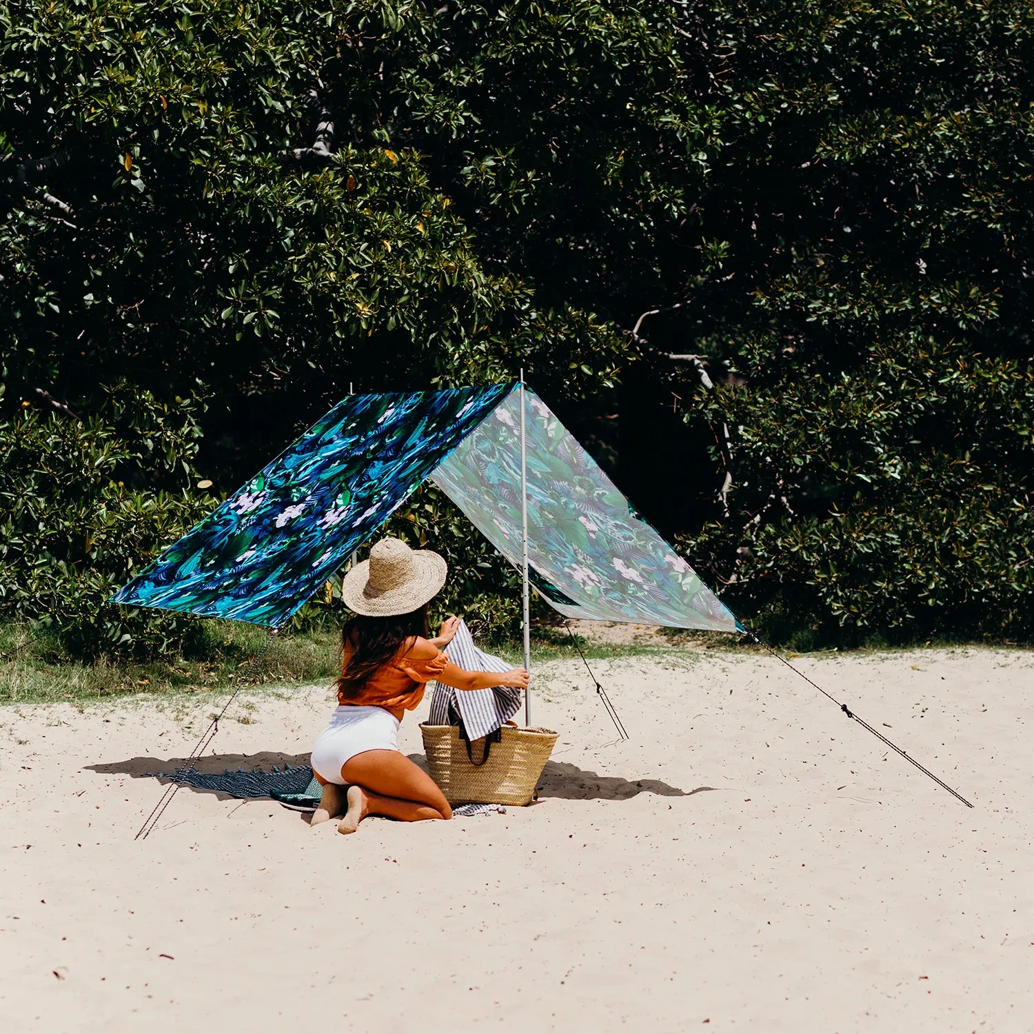 basil bangs | beach tent | botanica - LC